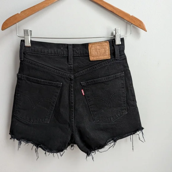 Levi's Ribcage Short - Picture 3 of 13